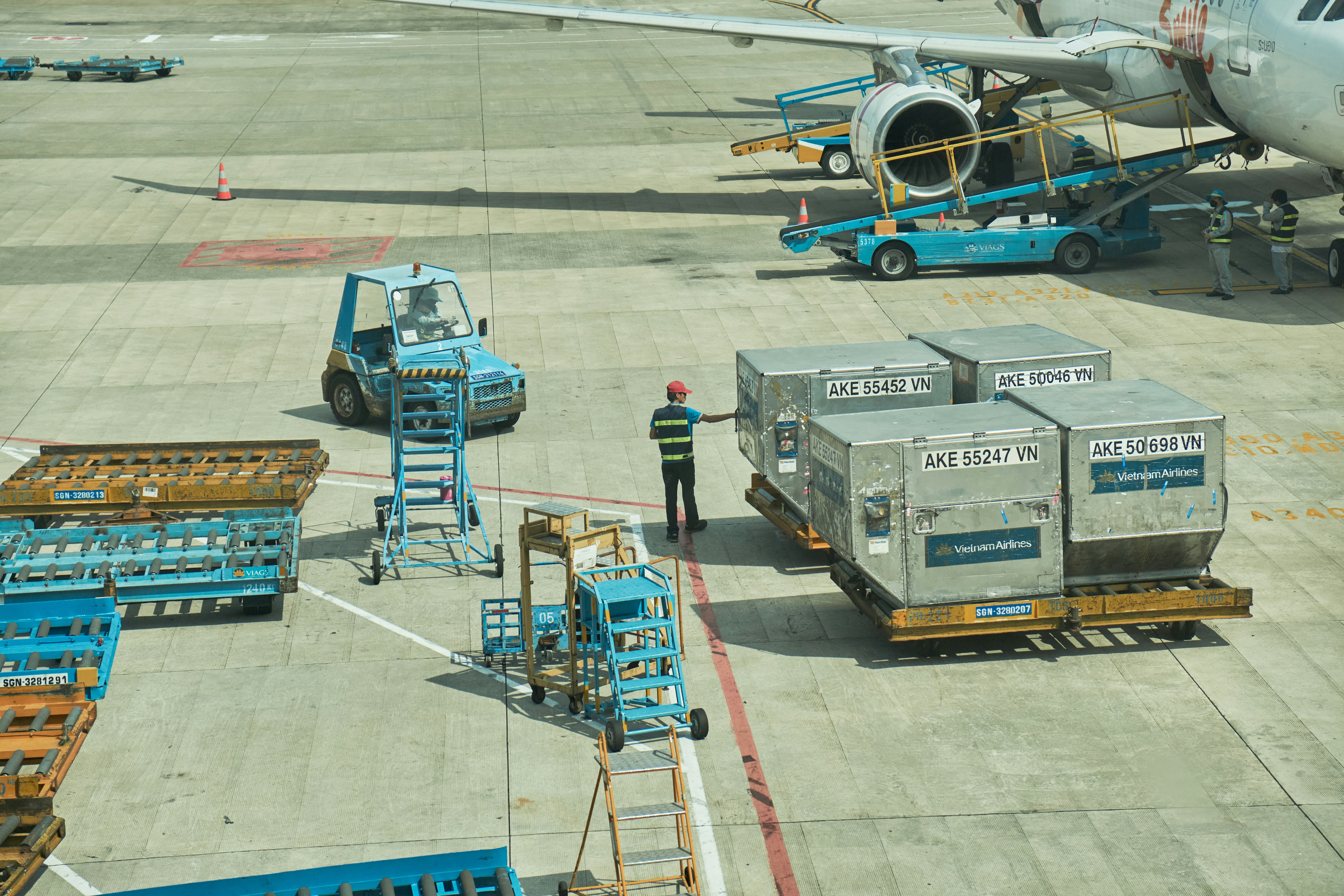 Cross trade shipping logistics Spain