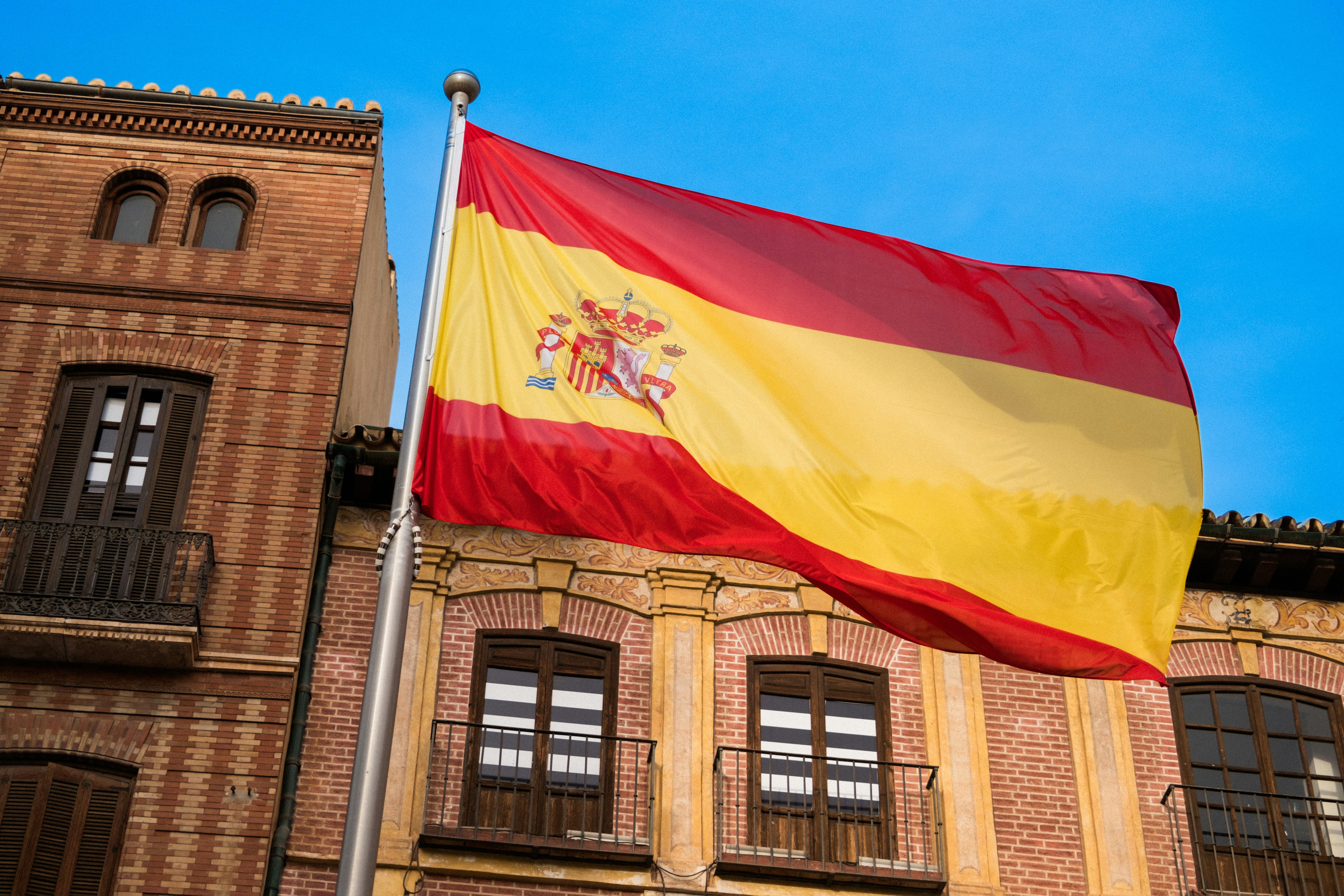 Cargo arriving at the port of Valencia — guide to exporting goods to Spain