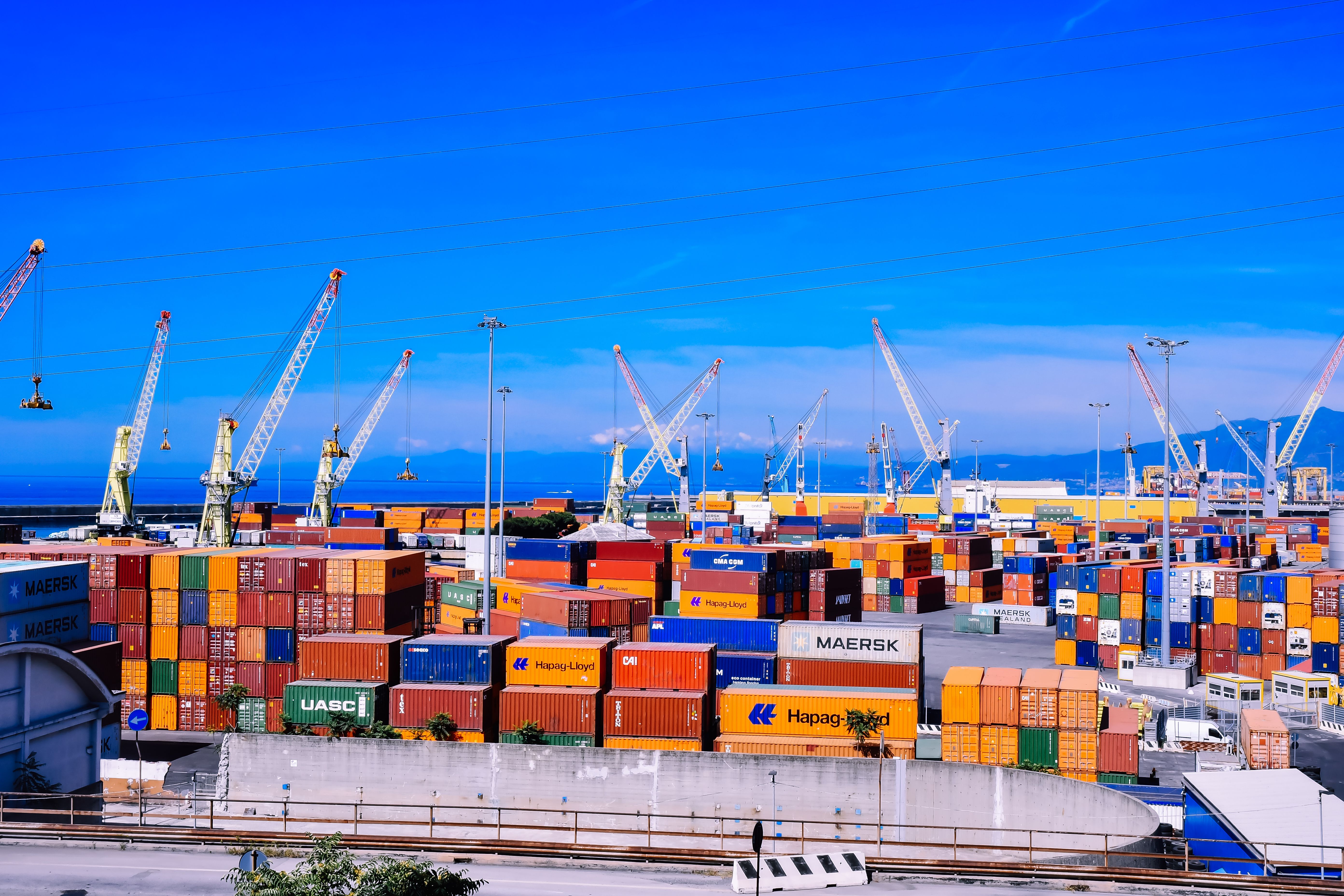 Container ship and air cargo — freight forwarding from China to Spain